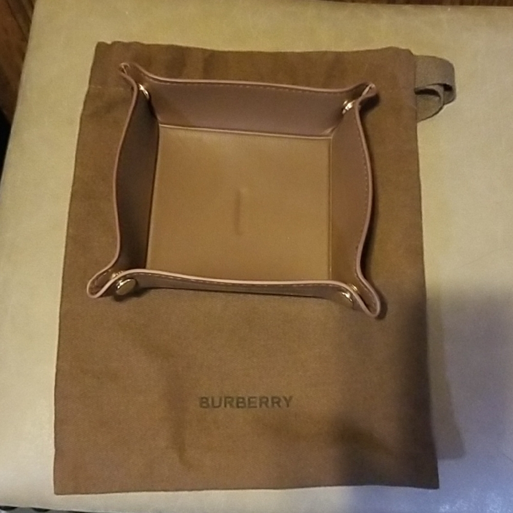 💞BURBERRY BROWN LEATHER TRINKET TRAY